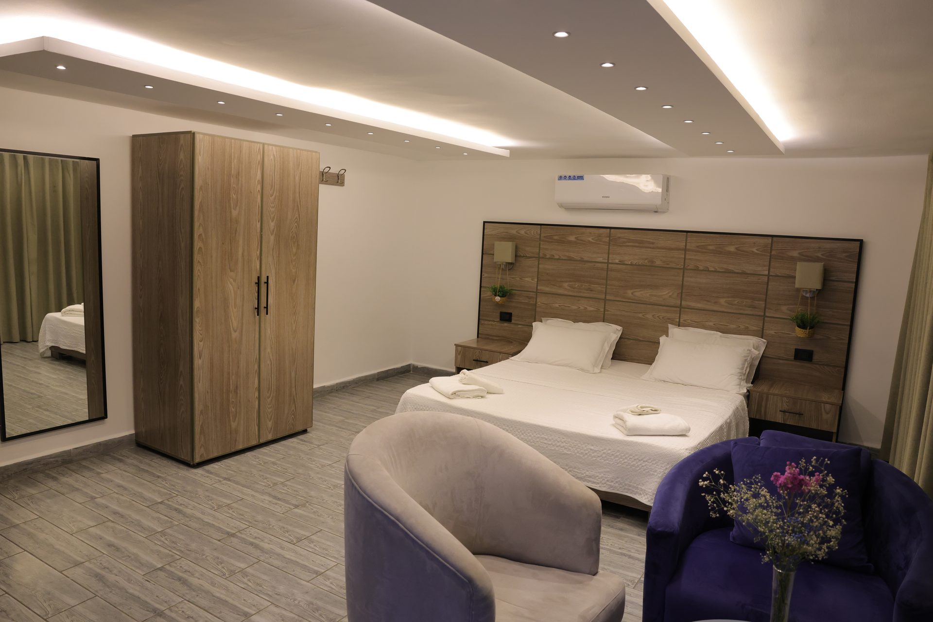 غرفة 201 — Sea room 1